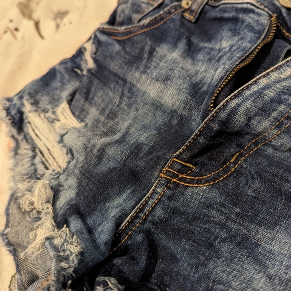 Hi-rise Shortie American Eagle Shorts Size 8 - Picture 9 of 12